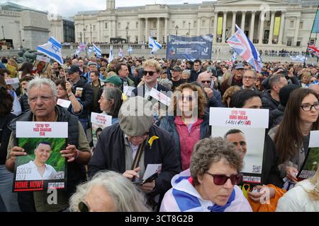 London, Großbritannien. Oktober 2025. London, Vereinigtes Königreich - 05. Oktober 2025. Die jüdische Gemeinde feiert einen zweiten Jahrestag des Attentats am 7. Oktober auf dem Trafalgar Square inmitten erhöhter Sicherheit. Quelle: Uwe Deffner/Alamy Live News Stockfoto
