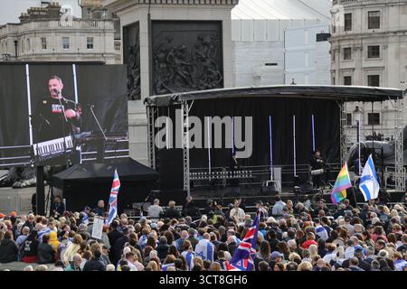 London, Vereinigtes Königreich - 05. Oktober 2025. Die jüdische Gemeinde feiert einen zweiten Jahrestag des Attentats am 7. Oktober auf dem Trafalgar Square unter erhöhter Sicherheit. Quelle: Uwe Deffner / Alamy Live News Stockfoto