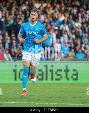 Neapel, Kampanien, ITALIEN. Oktober 2025. Sam Baukema vom SSC Napoli während des Fußballspiels der italienischen Serie A 2025/26 zwischen dem SSC Napoli und Genua am 5. Oktober 2025 im Diego Armando Maradona Stadion in Neapel.Bild: (Foto: © Fabio Sasso/ZUMA Press Wire) NUR REDAKTIONELLE VERWENDUNG! Nicht für kommerzielle ZWECKE! Quelle: ZUMA Press, Inc./Alamy Live News Stockfoto