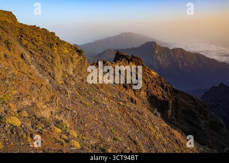 Malerischer Aussichtspunkt auf die Caldera de Taburiente bei der Wanderung in der Nähe von Roque de los Muchachos, La Palma, Kanarischen Inseln, Spanien, Europa Stockfoto