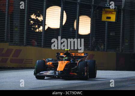 Marina Bay Street Circuit, Singapur. Oktober 2025. Lando Norris vom Formel-1-Team McLaren während des Renntages. Ahmad Al Shehab/Alamy Live News. Stockfoto