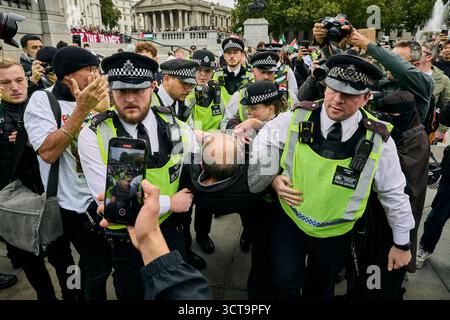 Protest gegen die Palästinensische Aktion, Trafalgar Square, London, UK, 04/10/2025 Stockfoto