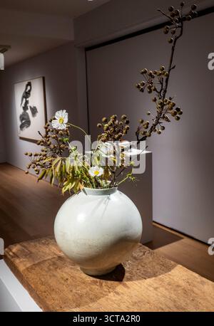 Installation und Vorschau der Asia Week bei Christie's Inc Auction House, New York City, 2025, Usa Stockfoto