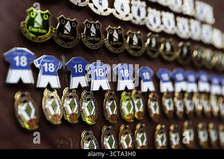 Liverpool, Großbritannien. Oktober 2025. Merchandise zum Verkauf vor dem Spiel der Everton vs Crystal Palace Premier League im Hill Dickinson Stadium, Liverpool. Der Bildnachweis sollte lauten: Gareth Evans/Sportimage Credit: Sportimage Ltd/Alamy Live News Stockfoto