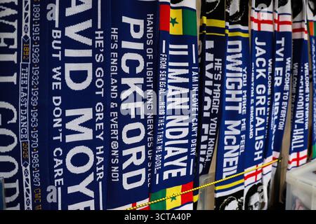 Liverpool, Großbritannien. Oktober 2025. Merchandise zum Verkauf vor dem Spiel der Everton vs Crystal Palace Premier League im Hill Dickinson Stadium, Liverpool. Der Bildnachweis sollte lauten: Gareth Evans/Sportimage Credit: Sportimage Ltd/Alamy Live News Stockfoto