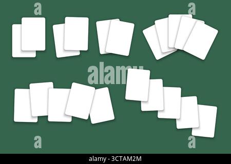 Satz von leeren weißen Spielkartenmodellen isoliert auf grünem Filztischhintergrund. Playcard-Vorlagen in verschiedenen Arrangements. Pokerspiel-Konzept. Realistische Vektordarstellung. Stock Vektor