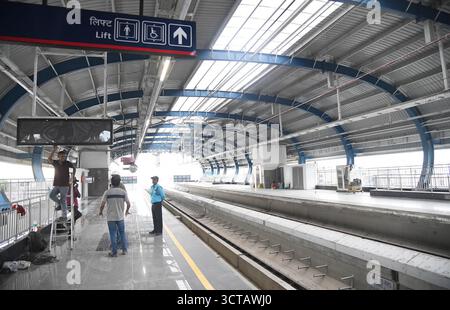 Patna, Indien. Oktober 2025. PATNA, INDIEN - 5. OKTOBER: Letzte Vorbereitung der Patna Metro Rail am 5. Oktober 2025 in Patna, Indien. (Foto: Santosh Kumar/Hindustan Times/SIPA USA) Credit: SIPA USA/Alamy Live News Stockfoto