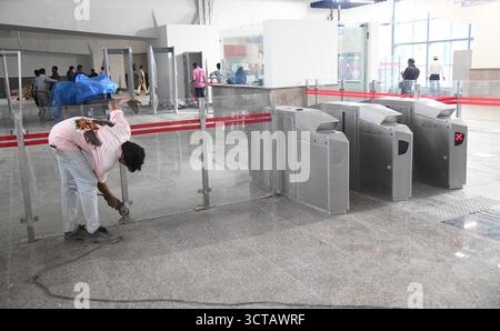 Patna, Indien. Oktober 2025. PATNA, INDIEN - 5. OKTOBER: Letzte Vorbereitung der Patna Metro Rail am 5. Oktober 2025 in Patna, Indien. (Foto: Santosh Kumar/Hindustan Times/SIPA USA) Credit: SIPA USA/Alamy Live News Stockfoto