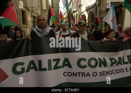 Santiago de Compostela, 5. Oktober 2025. Demonstration zur Unterstützung Palästinas, organisiert von verschiedenen politischen Parteien und sozialen Gruppen aus ganz Galicien. Quelle: Xan Gasalla/Alamy Live News Stockfoto