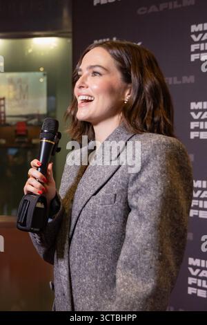 San Rafael, USA. Oktober 2025. Zoey Deutch attackiert die Vorführung von „Nouvelle Vague“ während des 48. Mill Valley Film Festivals im Christopher B. Smith Rafael Film Center am 5. Oktober 2025 in San Rafael, Kalifornien. Foto: Picture Happy/imageSPACE Credit: Imagespace/Alamy Live News Stockfoto