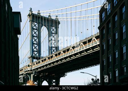 Vereinigte Staaten, New York City: Manhattan Bridge, eine Hängebrücke, die den East River in New York City überquert und Lower Manhattan mit Down verbindet Stockfoto