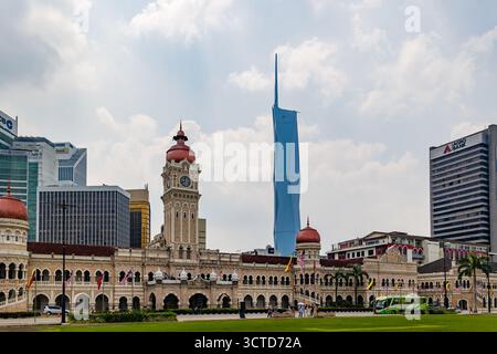Sultan Abdul Samad Building und Merdeka 118 Tower in Kuala Lumpur, Malaysia. Stockfoto