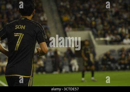 Los Angeles, USA, 5. Oktober 2025. Denis Bouanga vom FC Los Angeles feiert mit seinem Teamkollegen Son Heung-min, nachdem er während des Spiels gegen MLS einen Treffer erzielt hat Stockfoto