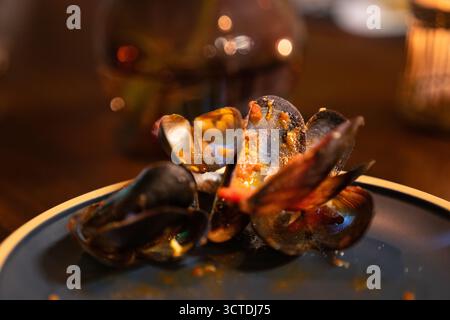 Leere Muscheln auf einem Teller Stockfoto