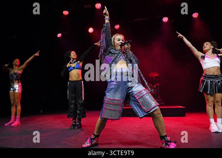 UK. Oktober 2025. LONDON, ENGLAND - 05. OKTOBER: Jojo Siwa tritt am 5. Oktober 2025 im Forum, Kentish Town in London auf.CAP/MAR © MAR/Capital Pictures Credit: Capital Pictures/Alamy Live News Stockfoto
