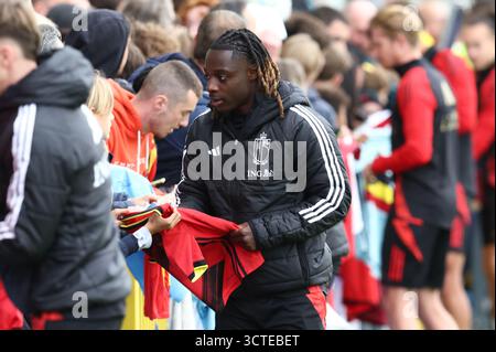 Tubize, Belgien. Oktober 2025. Der belgische Jeremy Doku wurde während eines offenen Trainings der Red Devils, der belgischen Fußballnationalmannschaft, auf dem Proximus Basecamp in Tubize am Montag, den 6. Oktober 2025, gezeigt. Die Mannschaft bereitet sich auf die Spiele gegen Nordmazedonien (10/10) und Wales (13/10) vor. BELGA PHOTO VIRGINIE LEFOUR Credit: Belga News Agency/Alamy Live News Stockfoto