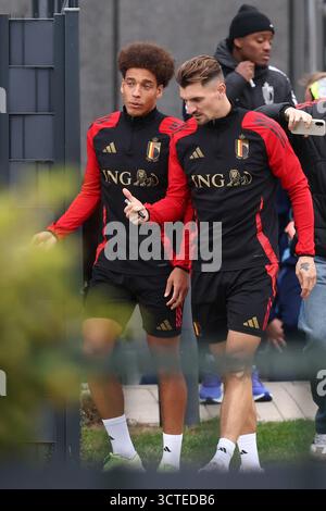 Tubize, Belgien. Oktober 2025. Der Belgier Axel Witsel und der Belgier Thomas Meunier wurden während eines offenen Trainings der belgischen Fußballnationalmannschaft Red Devils im Proximus Basecamp in Tubize am Montag, den 6. Oktober 2025, gezeigt. Die Mannschaft bereitet sich auf die Spiele gegen Nordmazedonien (10/10) und Wales (13/10) vor. BELGA FOTO BRUNO FAHY Credit: Belga News Agency/Alamy Live News Stockfoto