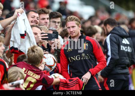 Tubize, Belgien. Oktober 2025. Der belgische Kevin de Bruyne wurde während eines offenen Trainings der Red Devils, der belgischen Fußballnationalmannschaft, auf dem Proximus Basecamp in Tubize am Montag, den 6. Oktober 2025, gezeigt. Die Mannschaft bereitet sich auf die Spiele gegen Nordmazedonien (10/10) und Wales (13/10) vor. BELGA FOTO BRUNO FAHY Credit: Belga News Agency/Alamy Live News Stockfoto