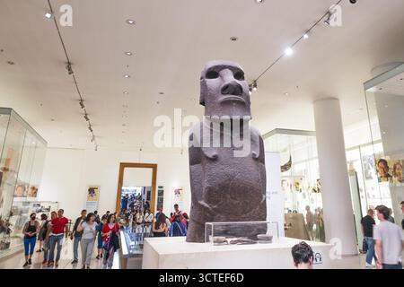 Moai Statue at the British Museum Interior. London, UK, 27 June 2023 Stockfoto