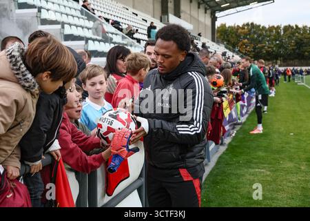 Tubize, Belgien. Oktober 2025. Die belgische Lois Openda wurde während eines offenen Trainings der Red Devils, der belgischen Fußballnationalmannschaft, auf dem Proximus Basecamp in Tubize am Montag, den 6. Oktober 2025, gezeigt. Die Mannschaft bereitet sich auf die Spiele gegen Nordmazedonien (10/10) und Wales (13/10) vor. BELGA FOTO BRUNO FAHY Credit: Belga News Agency/Alamy Live News Stockfoto