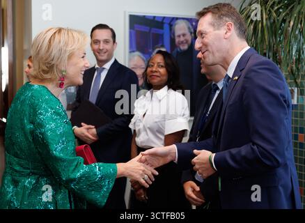 San Francisco, Usa. Oktober 2025. Prinzessin Astrid aus Belgien, CEO Salesforce Northern Europe Bob Vanstraelen, President und COFO Salesforce Robin Washington und CEO Flanders Investment & Trade Piet Demunter, die während des Salesforce Frühstücksbriefing Meetings während einer Wirtschaftsmission an der Westküste der Vereinigten Staaten am Montag, den 06. Oktober 2025, vorgestellt wurden. Die belgische Wirtschaftsmission in den USA findet vom 4. Bis 12. Oktober statt. BELGA FOTO BENOIT DOPPAGNE Credit: Belga News Agency/Alamy Live News Stockfoto
