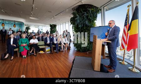 San Francisco, Usa. Oktober 2025. Die Ministerin für Mittelklasse Eleonore Simonet, Prinzessin Astrid von Belgien, Präsident und COFO Salesforce Robin Washington, hören den flämischen Ministerpräsidenten Matthias Diependaele und während des Salesforce Frühstückstreffens während einer Wirtschaftsmission an der Westküste der Vereinigten Staaten am Montag, den 6. Oktober 2025. Die belgische Wirtschaftsmission in den USA findet vom 4. Bis 12. Oktober statt. BELGA FOTO BENOIT DOPPAGNE Credit: Belga News Agency/Alamy Live News Stockfoto