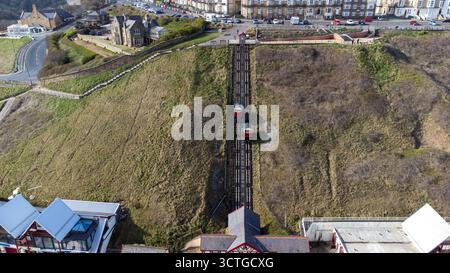 Aus der Vogelperspektive der Saltburn Cliff Lift Standseilbahn am Ufer des Hügels Stockfoto