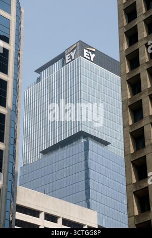Der EY (Ernst and Young) Büroturm nannte den Stack, den höchsten Büroturm in Vancouver, BC, und Kanadas ersten Netto-Null-Carbon-Büroturm Stockfoto