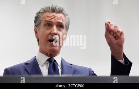 San Francisco, Usa. Oktober 2025. Der Gouverneur des Staates Kalifornien Gavin Newsom hält eine Rede bei einer Unterzeichnungszeremonie während einer Wirtschaftsmission an der Westküste der Vereinigten Staaten am Montag, den 6. Oktober 2025. Die belgische Wirtschaftsmission in den USA findet vom 4. Bis 12. Oktober statt. BELGA FOTO BENOIT DOPPAGNE Credit: Belga News Agency/Alamy Live News Stockfoto