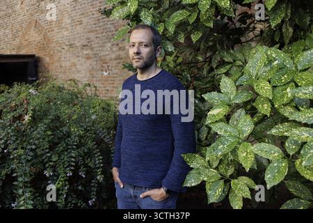Porträt von Omar El Akkad 09/2025 ©Isabella de Maddalena/opale.Photo Stockfoto