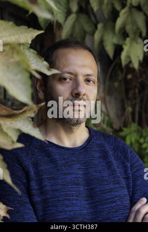 Porträt von Omar El Akkad 09/2025 ©Isabella de Maddalena/opale.Photo Stockfoto