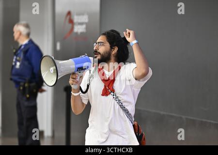 Zaventem, Belgien. Oktober 2025. Belgier, die Teil der Globalen Sumud-Flotte nach Gaza waren, kommen am Dienstag, den 7. Oktober 2025, am Brüsseler Flughafen in Zaventem an. Diese wurden von Israel im Meer verhaftet und über Griechenland nach Belgien zurückgeschickt. BELGA PHOTO ERIC LALMAND Credit: Belga News Agency/Alamy Live News Stockfoto