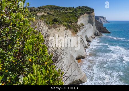 Aus der Vogelperspektive von Kap Drastis an der Nordwestspitze der griechischen Insel Korfu Stockfoto
