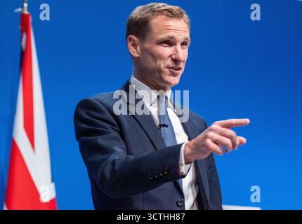 Manchester, Großbritannien. Oktober 2025. Manchester, Großbritannien. Oktober 2025. Chris Philip Parlamentsabgeordneter Conservative Shadow Home Secretary spricht auf der MANCHESTER Conservative Conference, 2025 Bild: Garyrobertsphotography Credit: GaryRobertsphotography/Alamy Live News Stockfoto