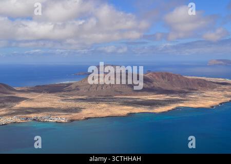 Blick auf die Insel Graciosa von de Mirador del Rio, Lanzarote, Kanarische Insel, Spanien Stockfoto