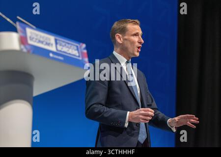 Manchester, Großbritannien. Oktober 2025. Manchester, Großbritannien. Oktober 2025. Chris Philip Parlamentsabgeordneter Conservative Shadow Home Secretary spricht auf der MANCHESTER Conservative Conference, 2025 Bild: Garyrobertsphotography Credit: GaryRobertsphotography/Alamy Live News Stockfoto