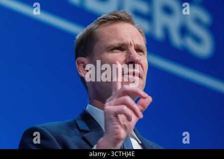 Manchester, Großbritannien. Oktober 2025. Manchester, Großbritannien. Oktober 2025. Chris Philip Parlamentsabgeordneter Conservative Shadow Home Secretary spricht auf der MANCHESTER Conservative Conference, 2025 Bild: Garyrobertsphotography Credit: GaryRobertsphotography/Alamy Live News Stockfoto