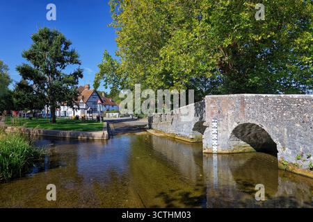 Die Brücke und die Ford über den Fluss Darent bei Eynsford Kent England UK Stockfoto