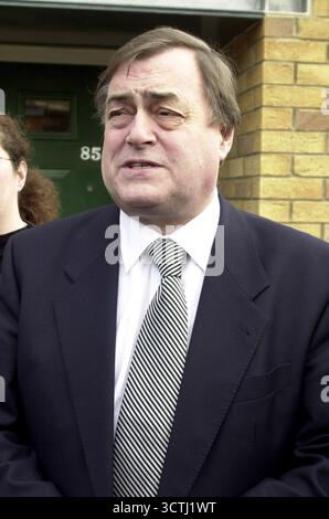 Der stellvertretende Premierminister John Prescott besucht am 26. März 2004 den Park Grange Mount, Norfolk Park in Sheffield Stockfoto
