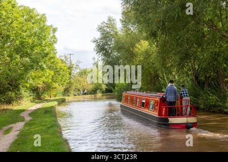 Kanalboot auf dem Shropshire Union Canal in der Nähe von Nantwich, Cheshire, England Stockfoto