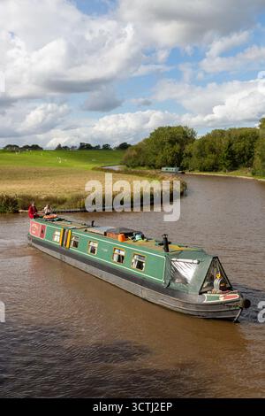 Kanalboote auf dem Shropshire Union Canal bei Hurleston Junction in der Nähe von Nantwich, Cheshire, England Stockfoto