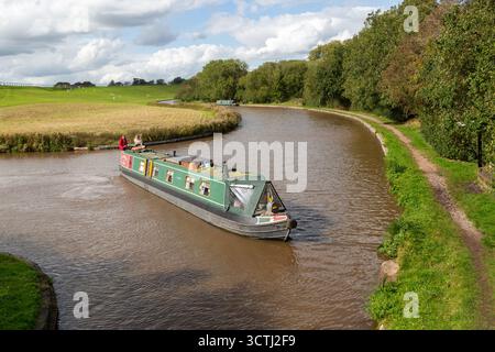 Kanalboote auf dem Shropshire Union Canal bei Hurleston Junction in der Nähe von Nantwich, Cheshire, England Stockfoto