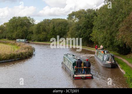 Kanalboote auf dem Shropshire Union Canal bei Hurleston Junction in der Nähe von Nantwich, Cheshire, England Stockfoto