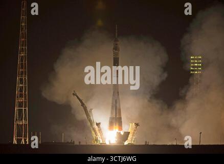 BAIKONUR, KASACHSTAN - 29. März 2013 - Expedition 35 der russische Flugingenieur Alexander Misurkin, der NASA-Flugingenieur Chris Cassidy und der ROSCOSMOS-Sojus-Kommandeur Pavel Vinogradov starten mit ihrer Sojus-Rakete vom Kosmodrom Baikonur in Baikonur, Kasachstan, am Freitag, 29. März 2013 auf einer Mission zur Internationalen Raumstation. Ihre Sojus-Rakete TMA-08M startete um 2:43 Uhr Ortszeit - Foto: Geopix/NASA/Carla Cioffi Stockfoto