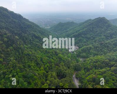 Luftbild vom Berg Qingcheng, dem Weltkulturerbe des Dujiangyan Bewässerungsprojekts, Chengdu, Sichuan Stockfoto