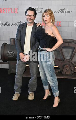 Charlie Day mit Ehefrau Mary Elizabeth Ellis bei der Premiere des Kinofilms Frankenstein im Academy Museum of Motion Pictures. Los Angeles, 06.10.2025 *** Charlie Day mit Frau Mary Elizabeth Ellis bei der Premiere des Films Frankenstein im Academy Museum of Motion Pictures Los Angeles, 06 10 2025 Foto:xD.xStarbuckx/xFuturexImagex frankenstein 5031 Stockfoto
