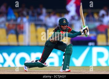 Guwahati, Indien. Oktober 2025. Shorna Akter aus Bangladesch während des ICC Frauen-Weltmeisterschaftsspiels England Frauen gegen Bangladesch Frauen im ACA Barsapara Cricket Stadium, Guwahati, Assam/Indien, 7. Oktober 2025 (Foto: Shubhajit Roy Karmakar/News Images) in Guwahati, Indien am 7. Oktober 2025. (Foto: Shubhajit Roy Karmakar/News Images/SIPA USA) Credit: SIPA USA/Alamy Live News Stockfoto