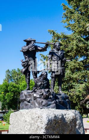 Memorail-Statue zur Erinnerung an die Lewis & Clark Expedition in Fort Benton, Montana, USA, mit William Clark, Meriwether Lewis und deren Shoshone Stockfoto