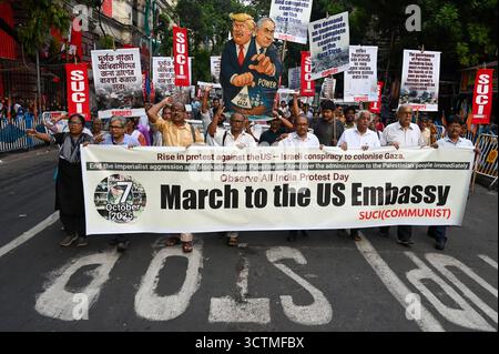 KOLKATA, INDIEN - 7. OKTOBER: Anhänger des Sozialistischen Einheitszentrums Indiens Kommunist veranstalten eine propalästinensische Kundgebung mit einem Bildnis des US-Präsidenten Donald Trump und des israelischen Ministerpräsidenten Benjamin Netanjahu wegen des Angriffs auf den Gazastreifen und des Abfangens von Flotilla-Hilfsbooten durch Israel am 7. Oktober 2025 in Kalkutta, Indien. Foto: Samir Jana/Hindustan Times SUCIC-Protestkundgebung in Kalkutta, um Solidarität mit Palästinensern gegen Israels Aktion im Gazastreifen zum Ausdruck zu bringen Stockfoto