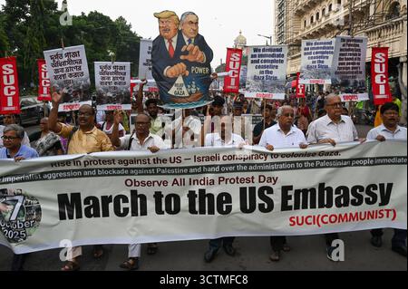 KOLKATA, INDIEN - 7. OKTOBER: Anhänger des Sozialistischen Einheitszentrums Indiens Kommunist veranstalten eine propalästinensische Kundgebung mit einem Bildnis des US-Präsidenten Donald Trump und des israelischen Ministerpräsidenten Benjamin Netanjahu wegen des Angriffs auf den Gazastreifen und des Abfangens von Flotilla-Hilfsbooten durch Israel am 7. Oktober 2025 in Kalkutta, Indien. Foto: Samir Jana/Hindustan Times SUCIC-Protestkundgebung in Kalkutta, um Solidarität mit Palästinensern gegen Israels Aktion im Gazastreifen zum Ausdruck zu bringen Stockfoto